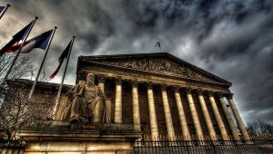 Vue du Palais Bourbon avant le vote de la loi d'accélération des enr